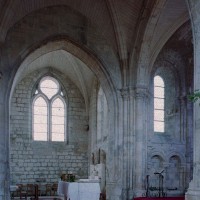 Vue partielle de l'ancienne travée droite du choeur et de l'abside vers le nord (2006)
