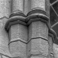 Bases d'une fenêtre du mur nord de la chapelle (1999)