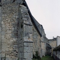 Le contrebutement du mur sud de l'église vu vers l'est (2007)