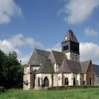 L'église dans son environnement vue du nord-est (2003)