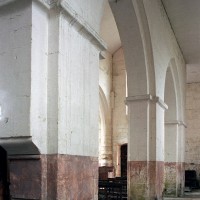 Les arcades du mur nord de la nef vues vers le sud-ouest (2007)
