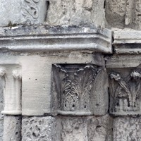 Les chapiteaux du piédroit de gauche du portail (2008)