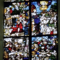 Fragments de vitraux de l'ancienne église remontés dans l'actuelle (2007)