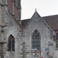 Vue partielle de l'église depuis le sud avec la chapelle Saint-Jean-Baptiste, à droite (2003)