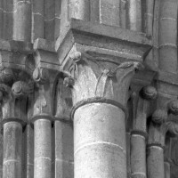 Chapiteaux des parties hautes des premières travées de la nef (1996)
