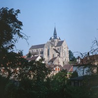 L'église dans son environnement vue du sud-est (1996)