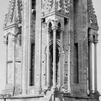 Le premier étage de la flèche vu du nord-est depuis le sommet du pignon nord du transept (1970)