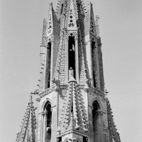 Le second étage de la flèche vu du nord-est depuis le sommet du pignon nord du transept (1970)