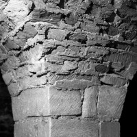 Détail d'un pilier de la crypte et de la voûte d'arêtes (1986)