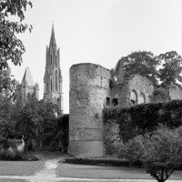 La cathédrale dans son environnement vue du nord-ouest depuis le jardin du Châtel (1986)