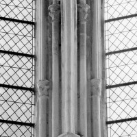Chapiteaux et colonnettes du 13ème siècle associés au voûtement de l'abside (1993)