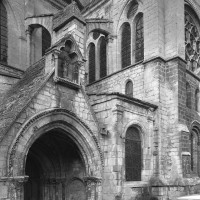 Vue partielle de la nef et du bras sud du transept depuis le sud-ouest