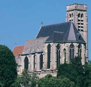 Les parties orientales de l'église vues du sud-est (1996)