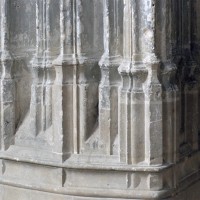 Base d'une pile de la chapelle de Charles d'Hangest (2007)