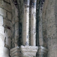 Chapiteaux à la retombée de la voûte d'une chapelle de la travée droite du choeur (2007)