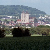 La cathédrale dans son environnement vue du sud-ouest (2006)
