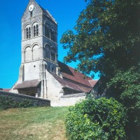 L'église dans son environnement vue du sud-ouest (1994)