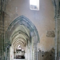 Le bras nord du transept et le bas-côté nord vus vers l'ouest (2002)