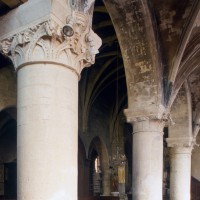 Les arcades du mur gouttereau sud de la nef vues vers le nord-est depuis le bas-côté sud (1997)