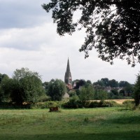 L'église dans son environnement vue du sud-est (1997)