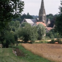 L'église dans son environnement vue du sud-ouest (1997)