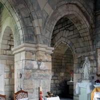 L'arcade nord de la dernière travée de la nef et le croisillon nord vus vers le nord-est (2006)