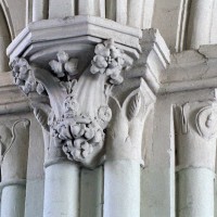 Chapiteaux de la face ouest de la pile sud-ouest de la croisée du transept, avec collage 12ème/19ème (2005)