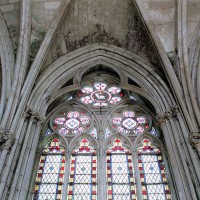 Fenêtre nord du passage vers la chapelle de la Vierge (2003)