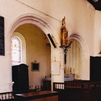 Les arcades de communication de la chapelle seigneuriale avec la nef (2005)