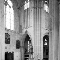 Le bras nord du transept et la première travée du choeur vus vers le nord-est