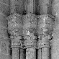 Chapiteaux à l'angle sud-ouest du bras sud du transept (1994)
