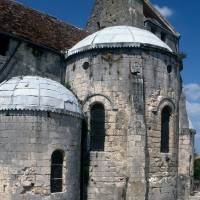Le chevet de l'église vu du sud-est avant les restaurations (1994)