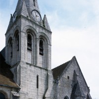 Le clocher et la chapelle sud du choeur vus depuis le sud-ouest (2000)