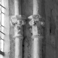 Chapiteaux d'une fenêtre de la chapelle sud (1996)