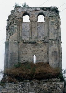Les vestiges du clocher vus de l'est (1995)