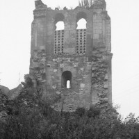 Les vestiges du clocher vus de l'ouest (1995)