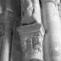 Chapiteau et atlante à la retombée nord-est de la voûte du bras sud du transept