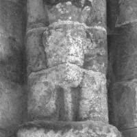 Restes de l'atlante de la retombée sud-ouest de la voûte du bras sud du transept (1995)