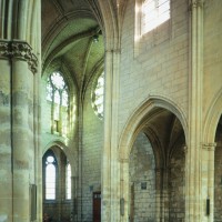 Vue partielle de la nef et du transept sud vers le sud-est