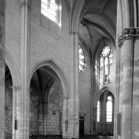 Vue partielle de la nef et du transept nord vers le nord-est