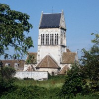 L'église dans son environnement vue de l'est (1997)