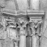 Chapiteaux à la retombée droite de la seconde arcade de l'ancienne chapelle sud (1996)