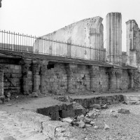 Le mur ouest de la crypte et les vestiges du bas-côté nord (1994)