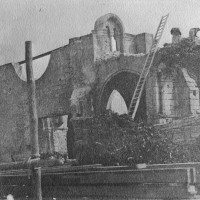 L'église en cours de démolition en 1904 (photo Chanoine Eugène Müller, archives de la Société d'Histoire et d'Archéologie de Senlis)