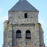 L'étage du beffroi et la partie défensive du clocher vus de l'ouest (2016)