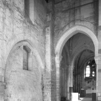 Vue partielle de la nef et de la travée du clocher vers le nord-est (1979)
