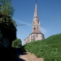 L'église dans son environnement vue de l'est (1994)