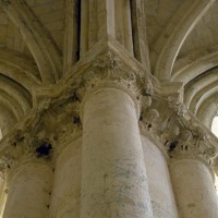 Retombée des voûtes du bas-côté sud au droit d'un pilier associé à la tour, vers le vaisseau central (1997)