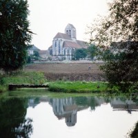 L'église dans son environnement vue du nord-est (1997)