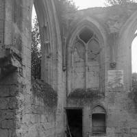 L'angle sud-est de la chapelle de Louis d'Orleans vue  depuis l'intérieur (1997)